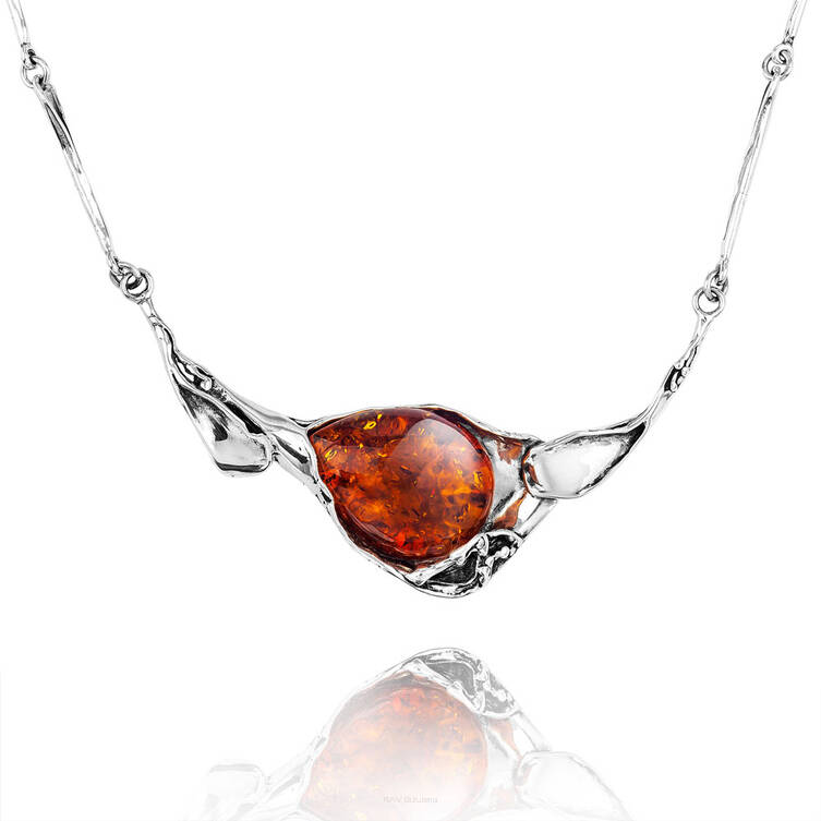 NASZYJNIK SREBRNY Z BURSZTYNEM